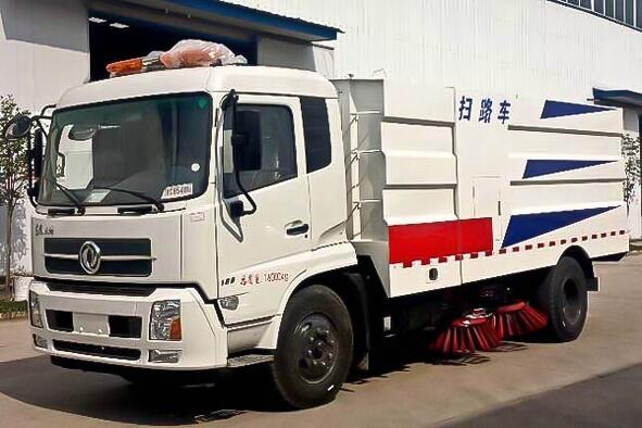 貴陽市東風天錦大型掃路車廠價直供，小區掃路車高效清潔新選擇